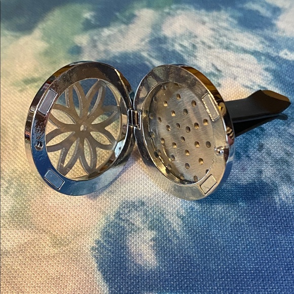 Vent Clip~Diffuser for Essential Oils (NEW!) - Picture 3 of 9